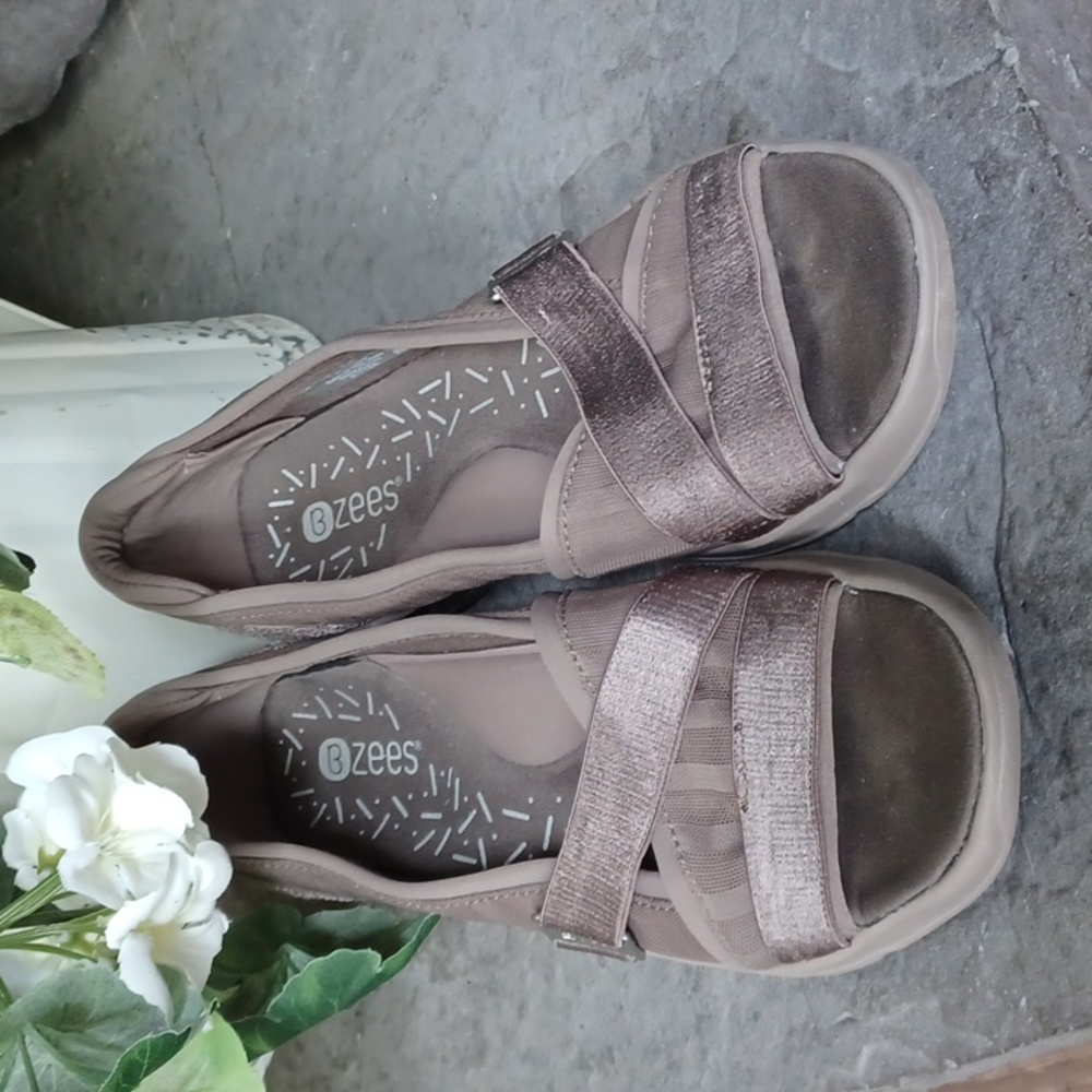 🌹Peep Toe Sandal by Bzees